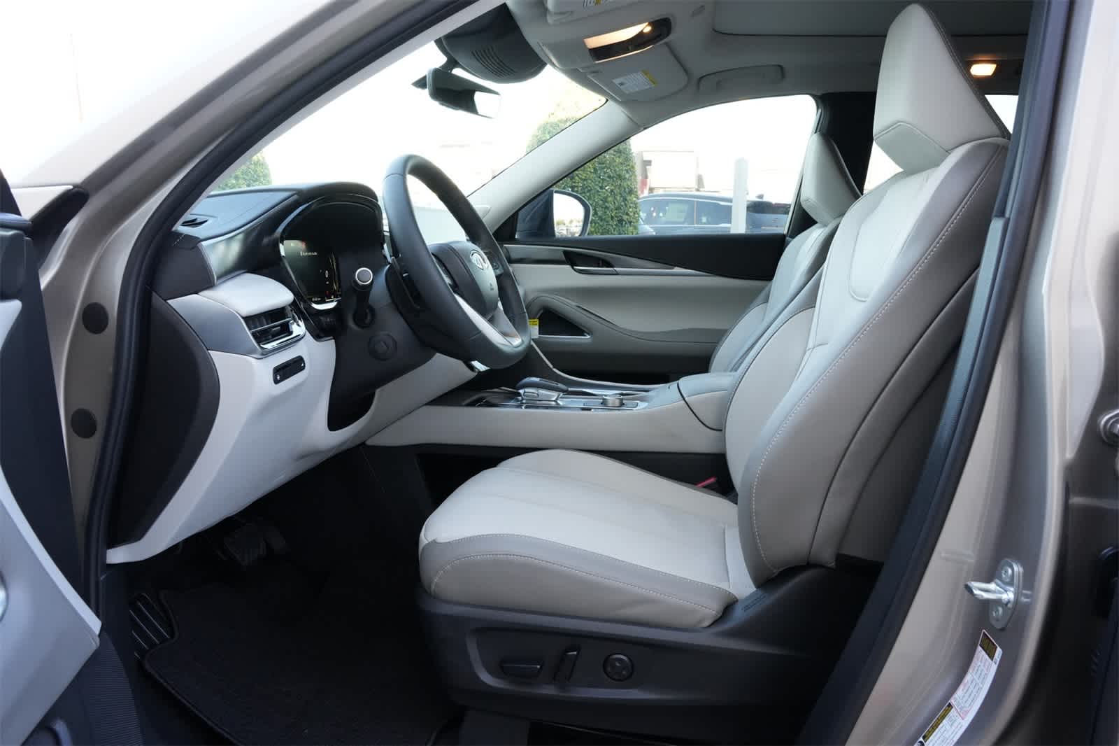 Thumbnail: 2026 INFINITI QX60 - 17