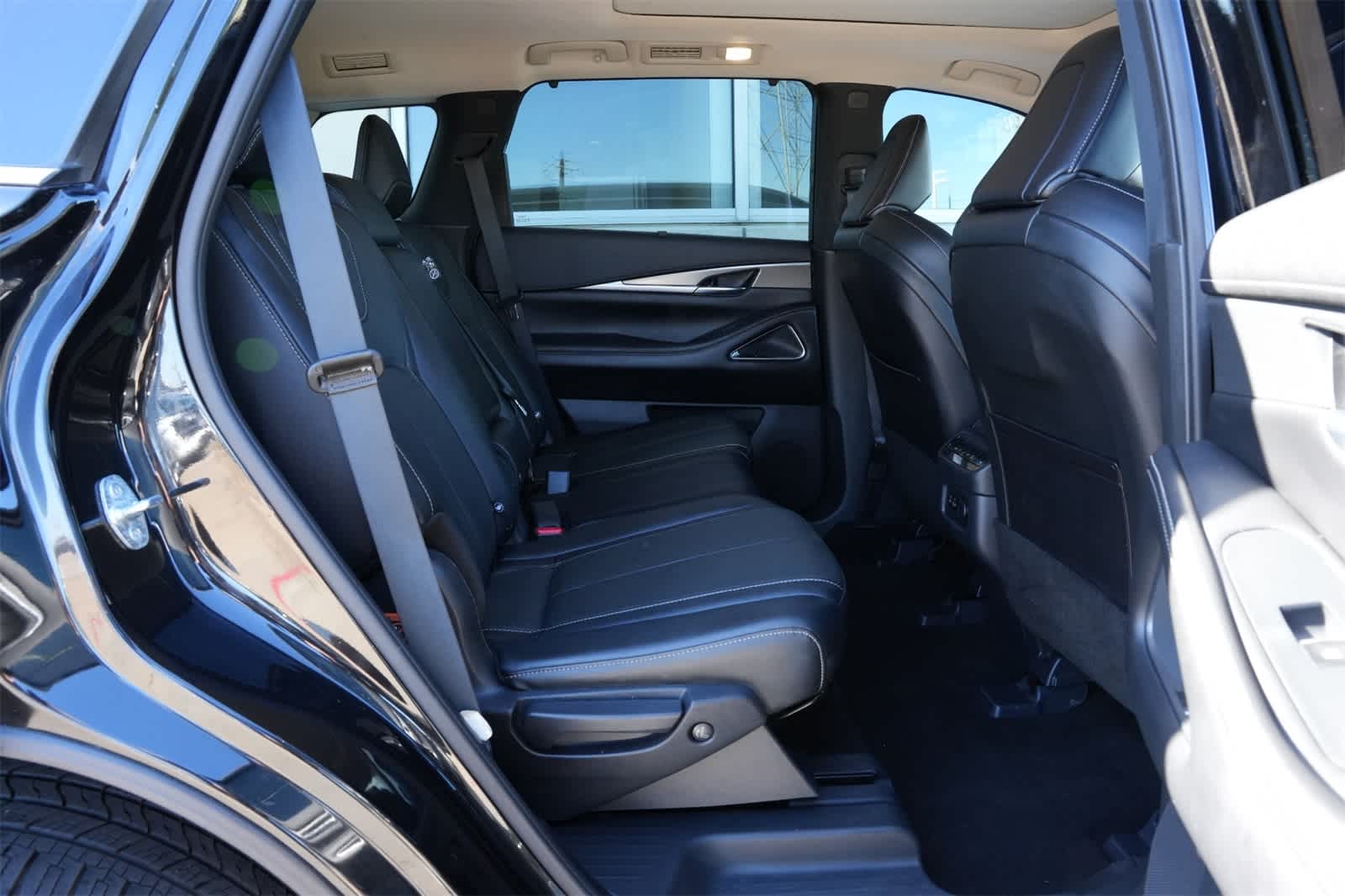 Thumbnail: 2023 INFINITI QX60 - 19