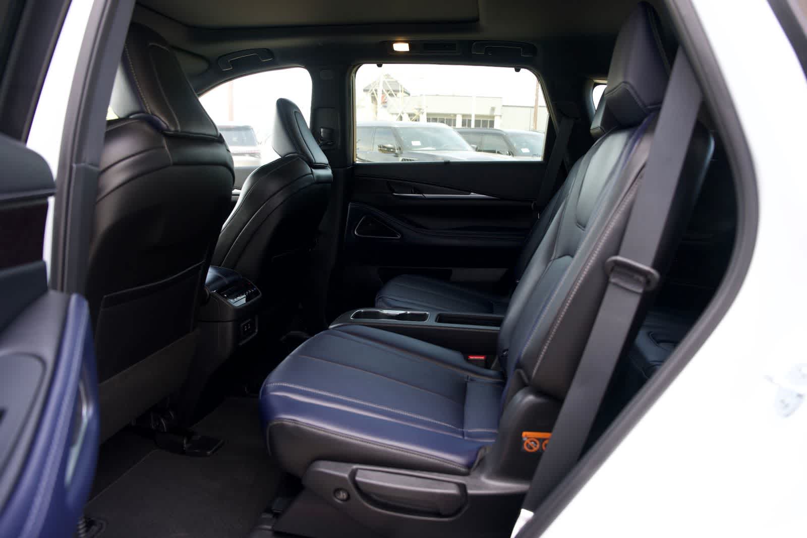 Thumbnail: 2026 INFINITI QX60 - 19