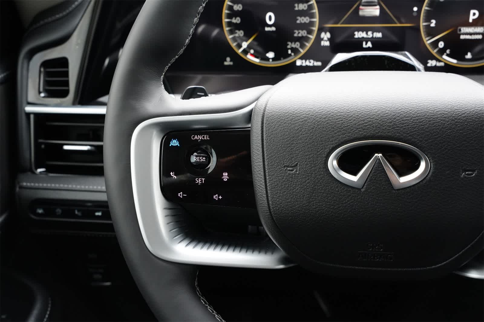 Thumbnail: 2025 INFINITI QX80 - 10