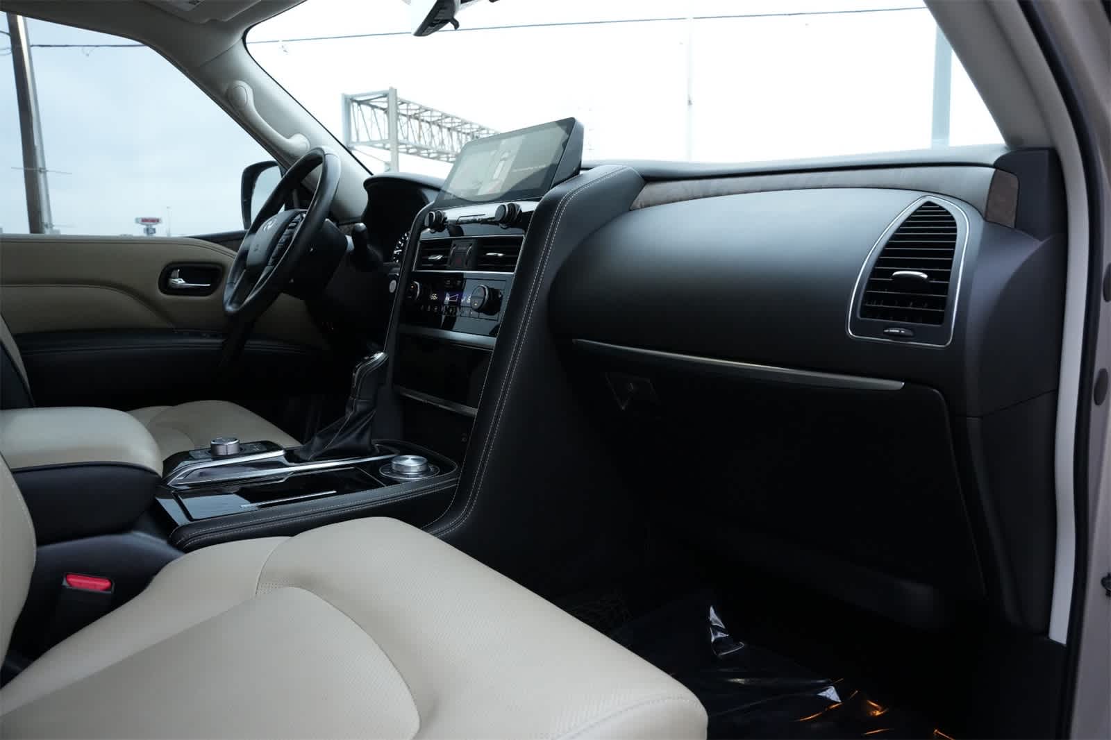 Thumbnail: 2022 INFINITI QX80 - 22