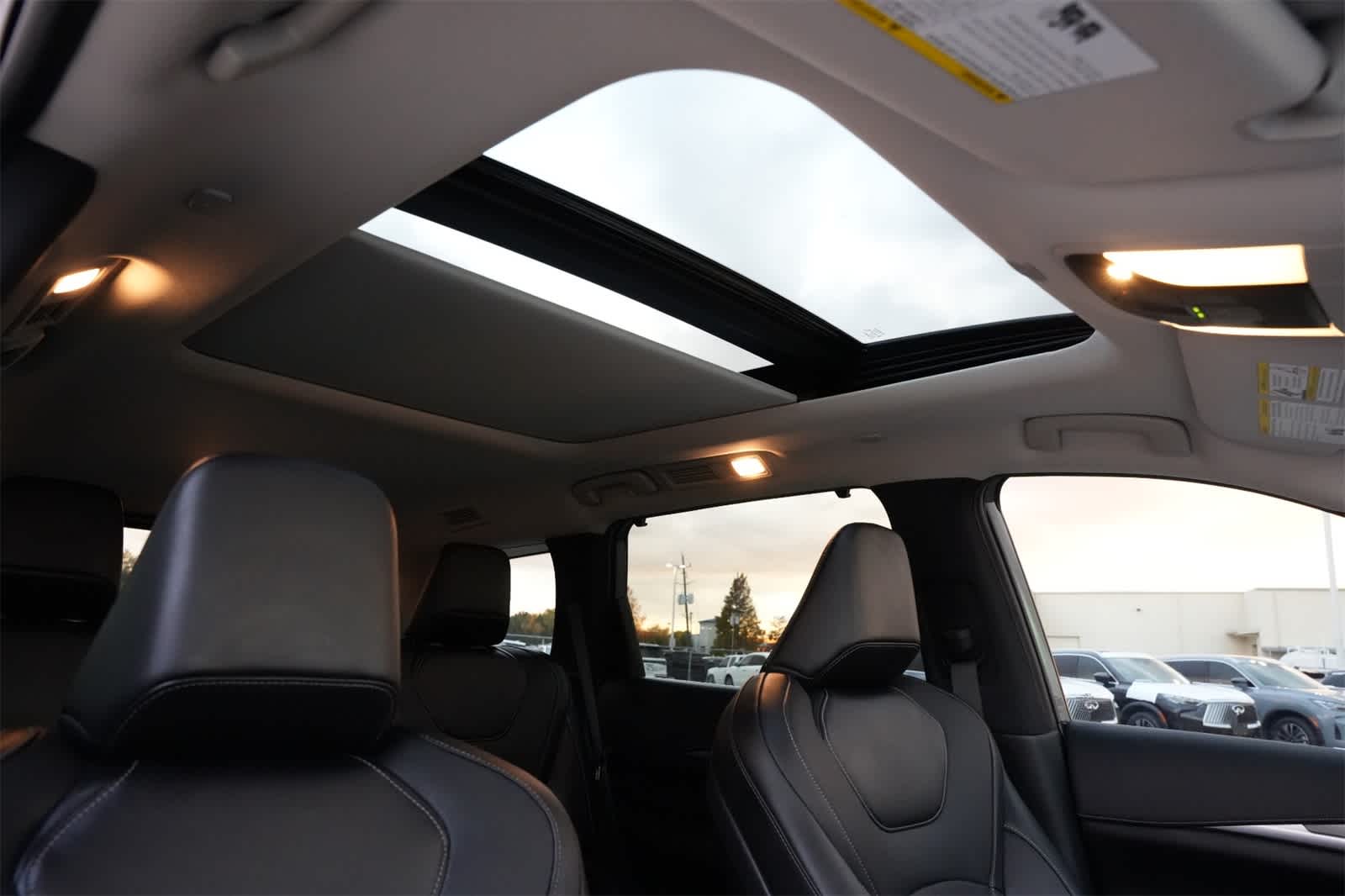 Thumbnail: 2026 INFINITI QX60 - 25