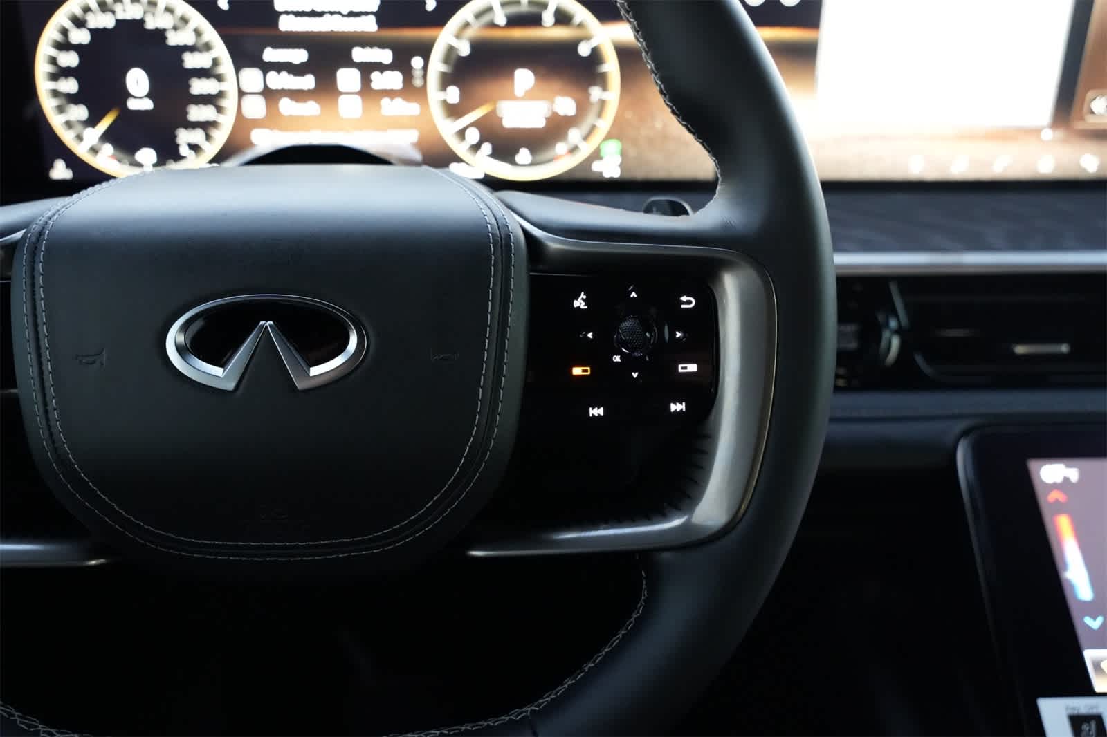 Thumbnail: 2026 INFINITI QX80 - 11