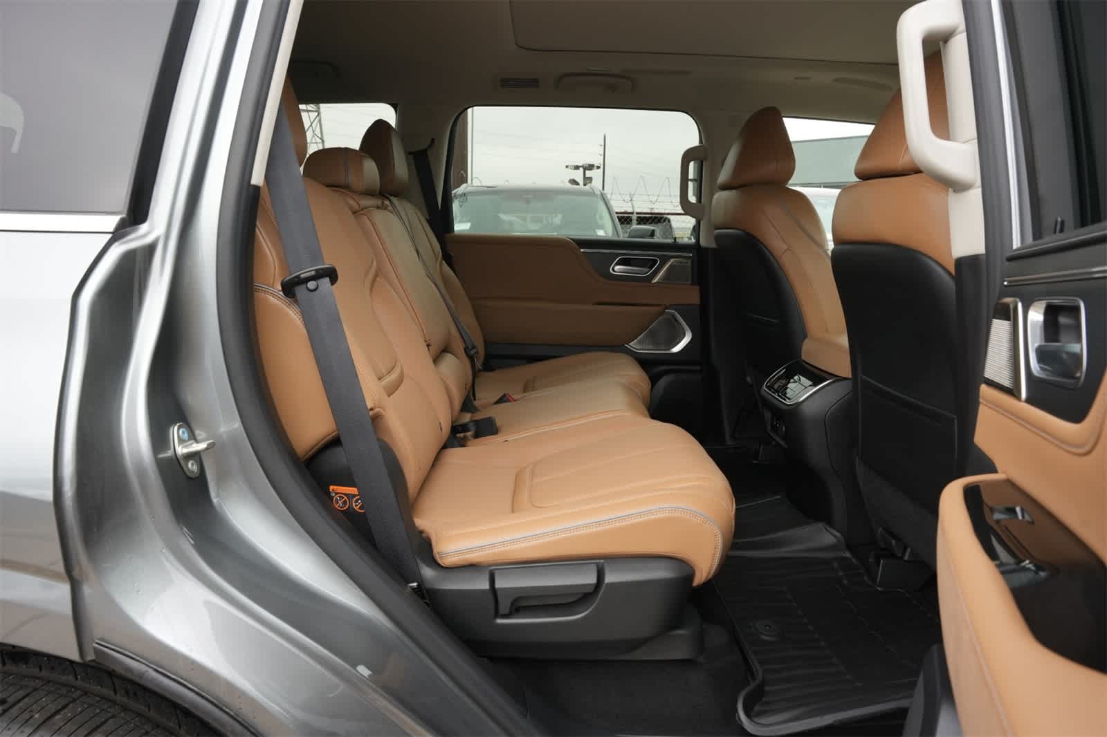 Thumbnail: 2025 INFINITI QX80 - 23