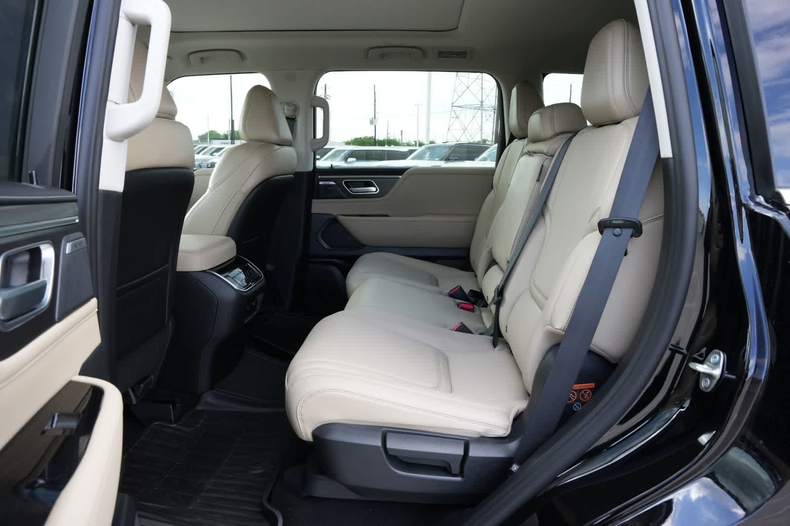 Thumbnail: 2026 INFINITI QX80 - 19