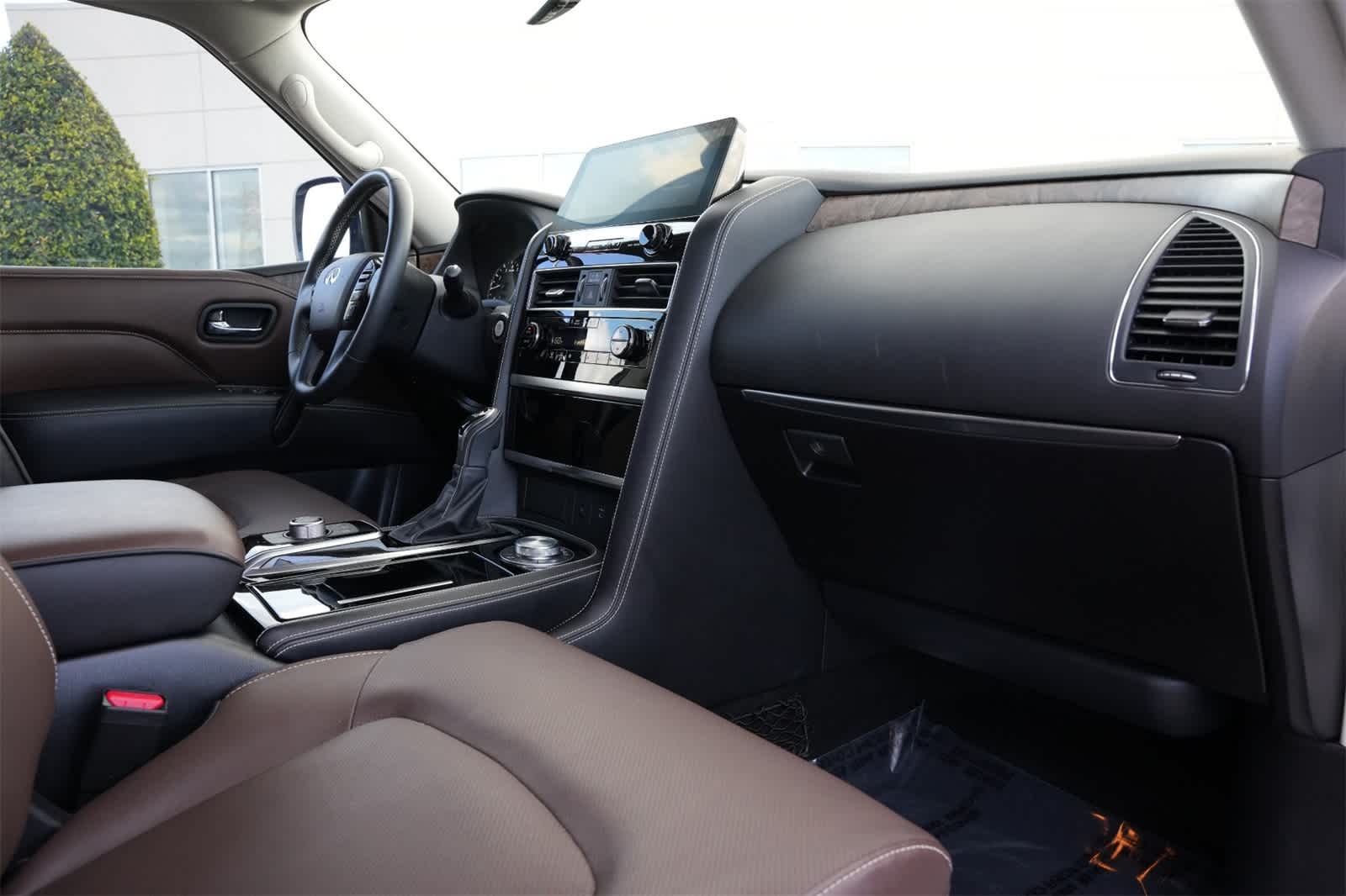 Thumbnail: 2024 INFINITI QX80 - 19