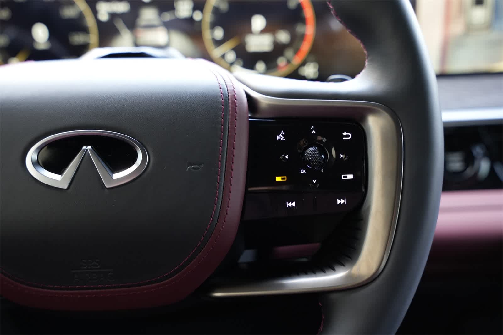 Thumbnail: 2026 INFINITI QX80 - 11