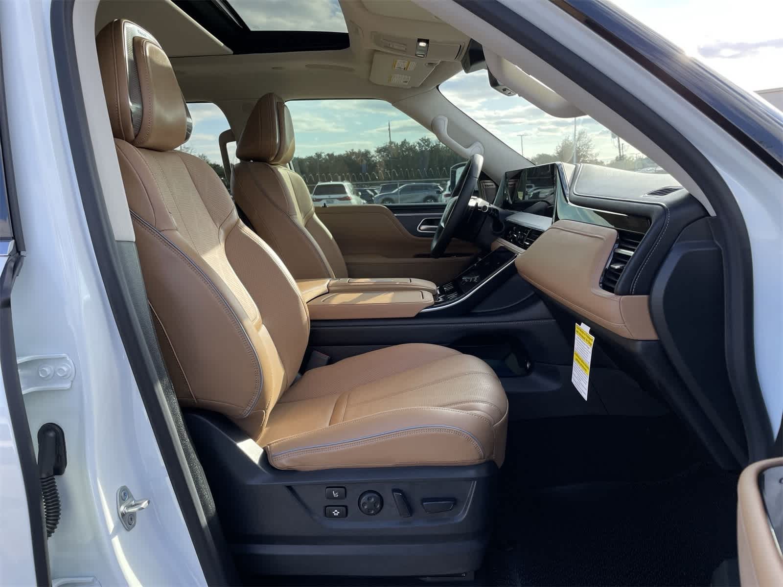 Thumbnail: 2025 INFINITI QX80 - 26