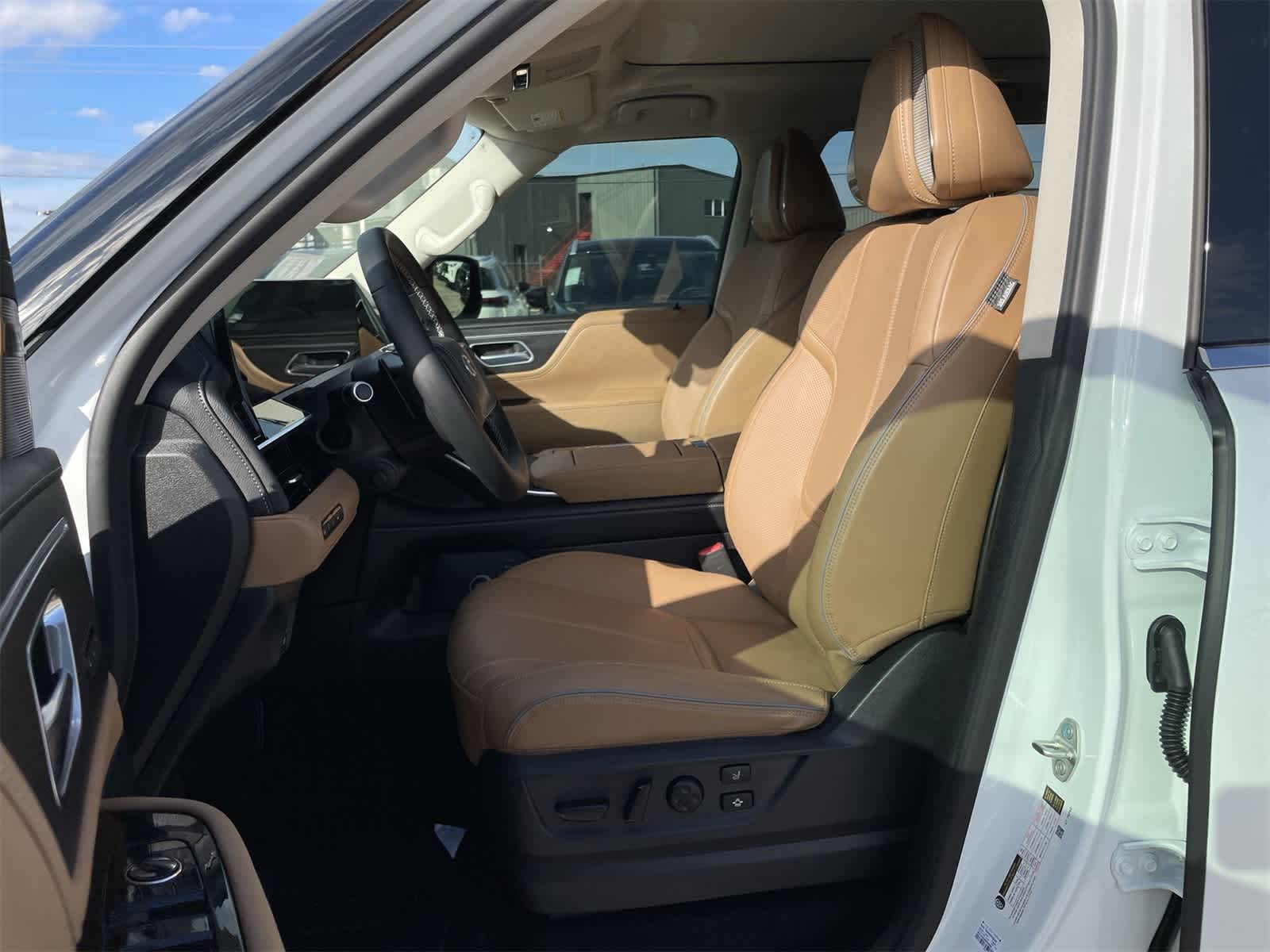 Thumbnail: 2025 INFINITI QX80 - 17
