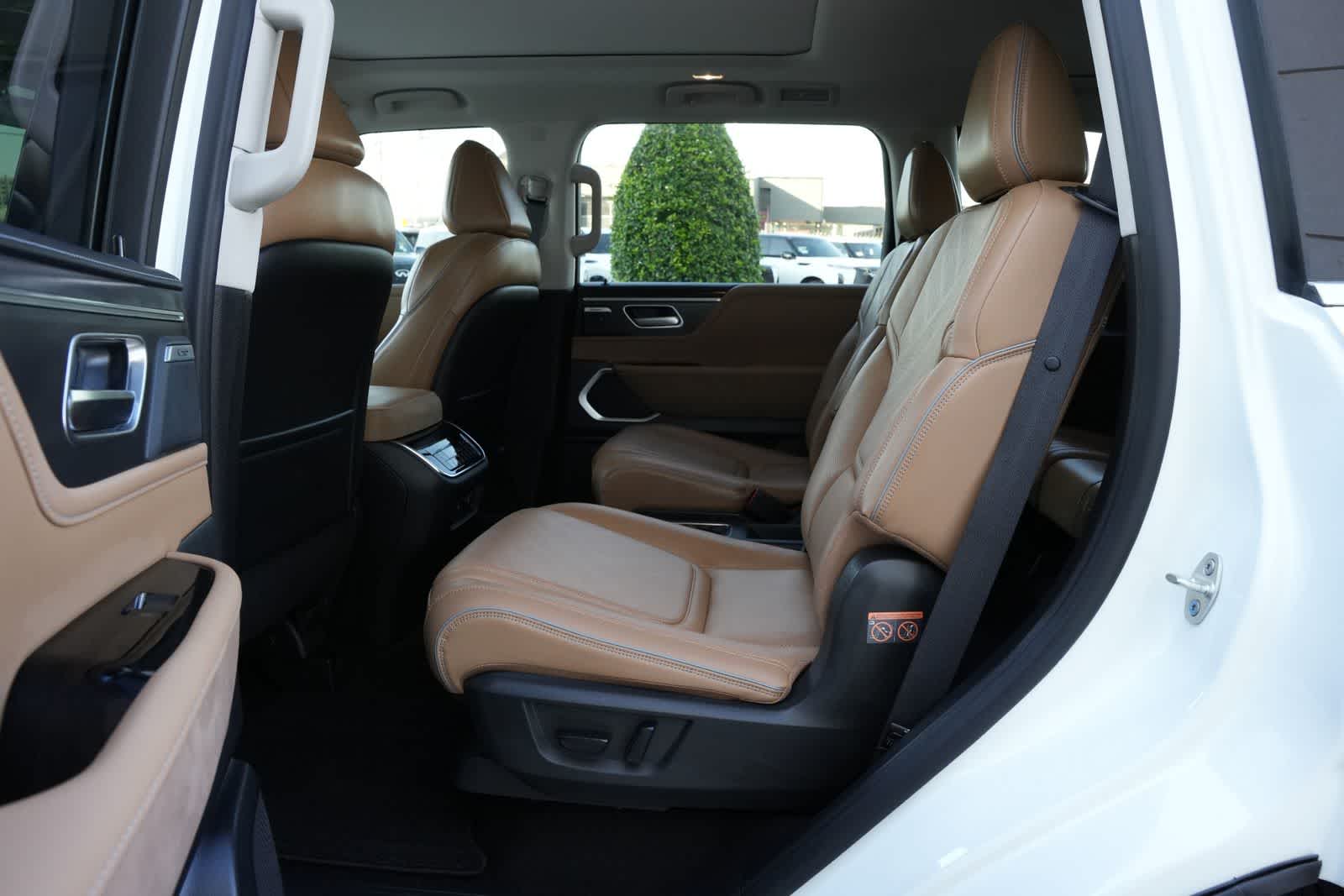 Thumbnail: 2026 INFINITI QX80 - 19