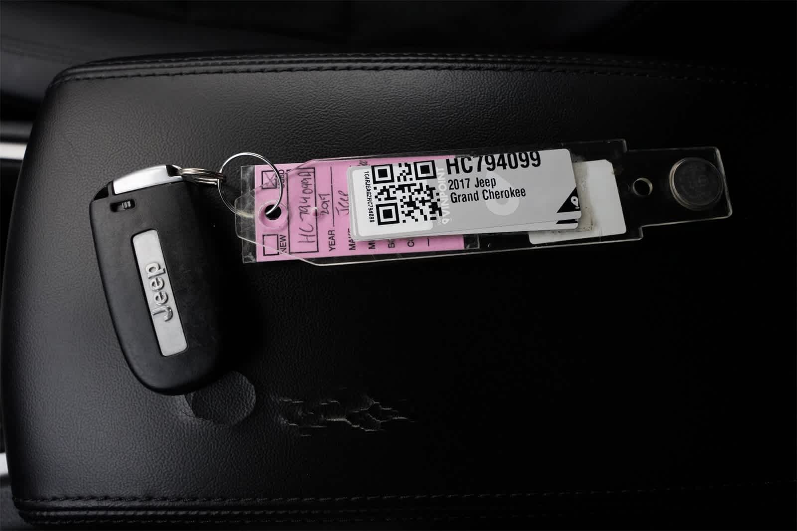 Thumbnail: 2017 Jeep Grand Cherokee - 29