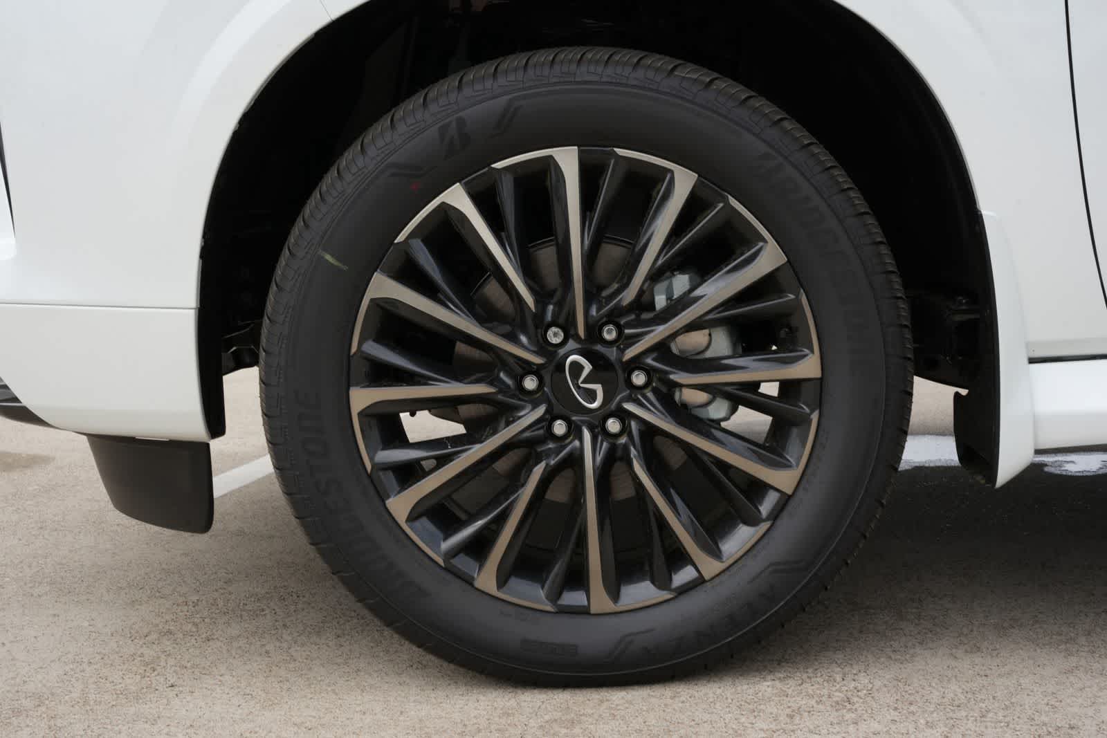 Thumbnail: 2026 INFINITI QX80 - 26