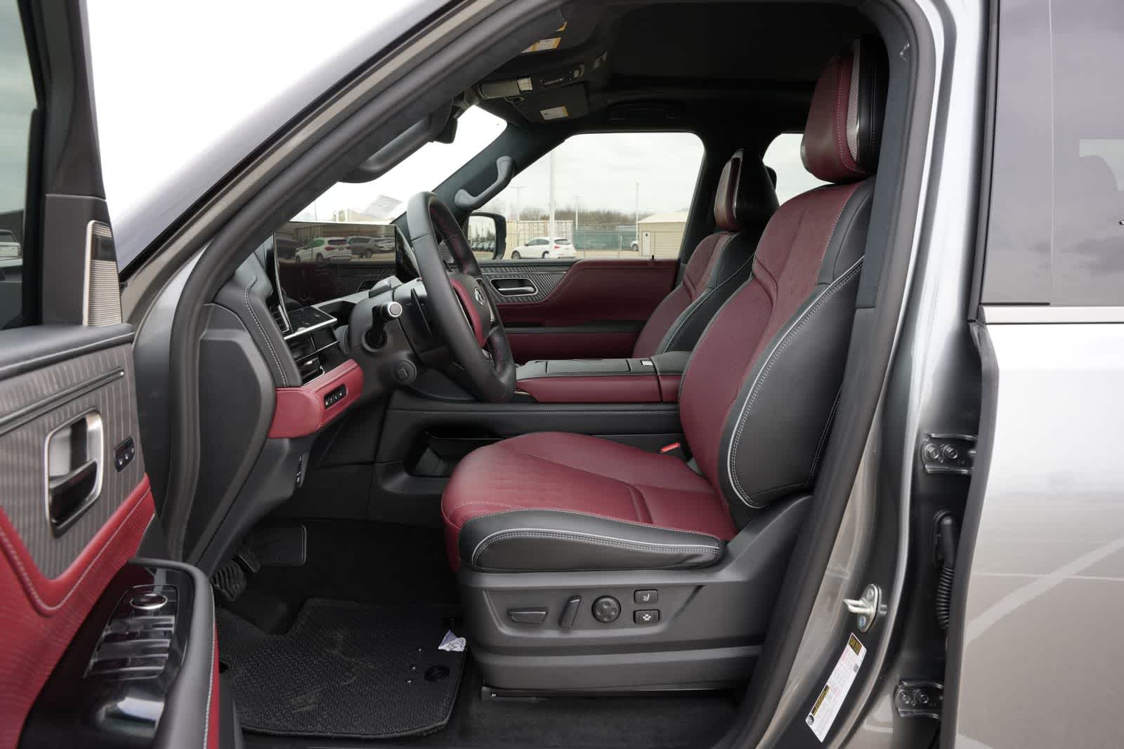 Thumbnail: 2026 INFINITI QX80 - 17