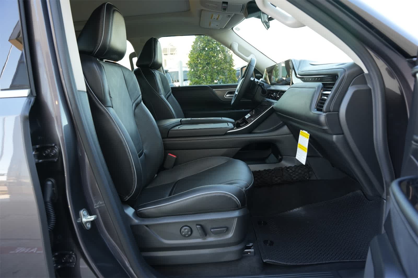 2025 INFINITI QX80 Luxe 24