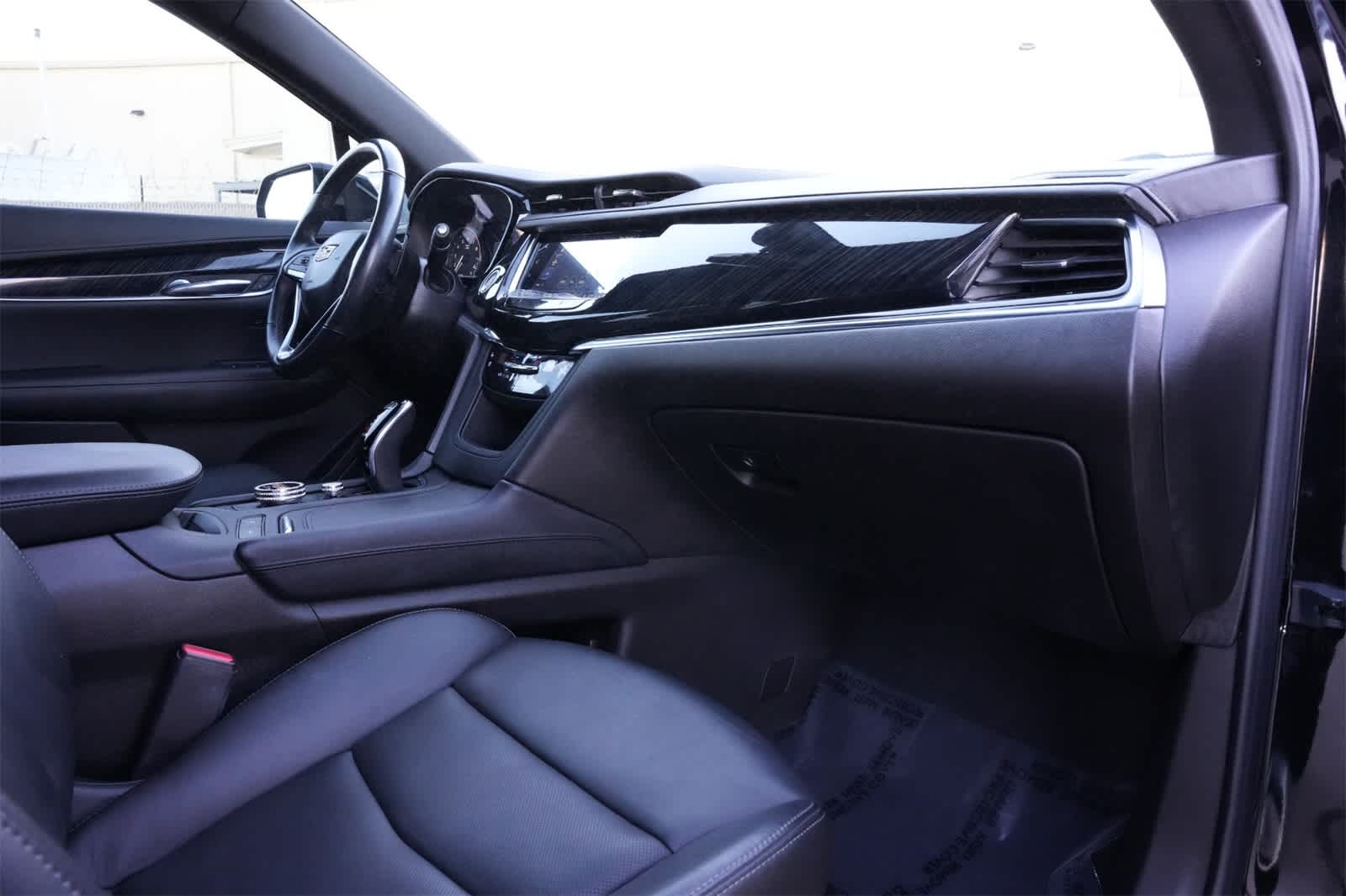 Thumbnail: 2022 Cadillac XT6 - 22