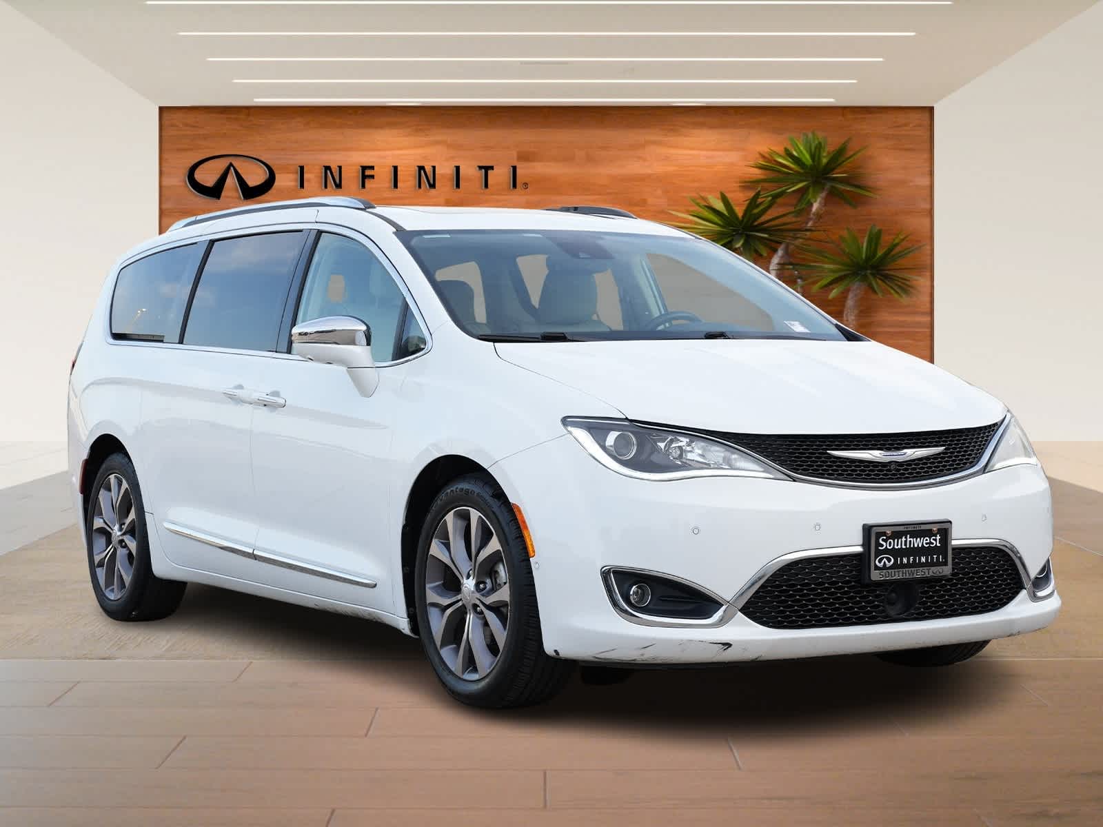 Thumbnail: 2018 Chrysler Pacifica - 3
