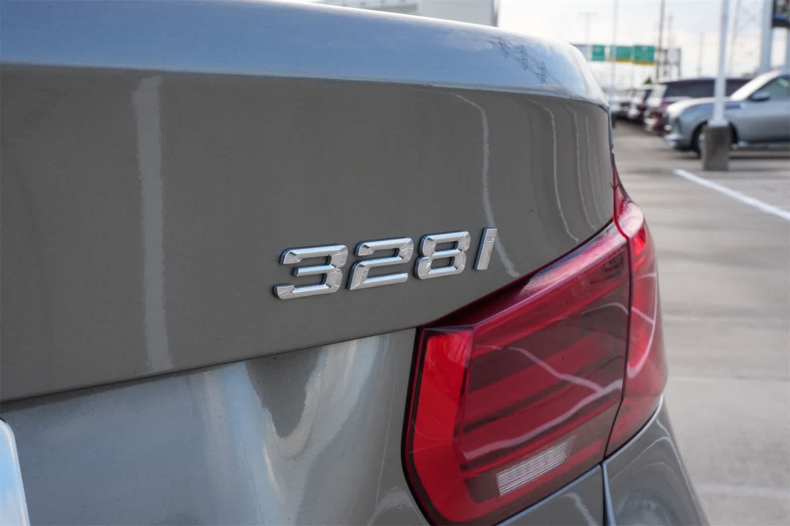 Thumbnail: 2016 BMW 3 Series - 17