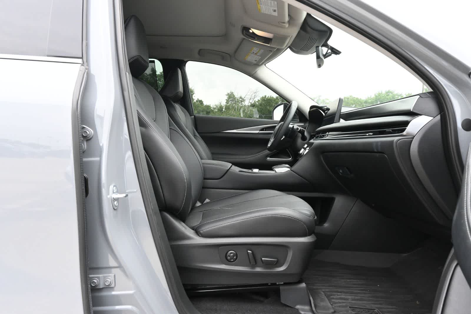 Thumbnail: 2026 INFINITI QX60 - 24