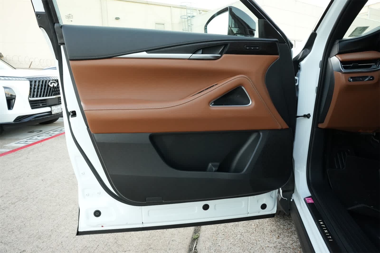 Thumbnail: 2026 INFINITI QX60 - 18