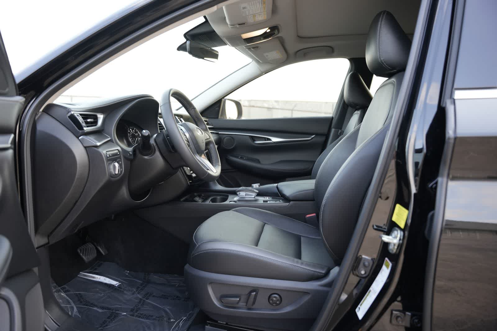 Thumbnail: 2025 INFINITI QX50 - 16