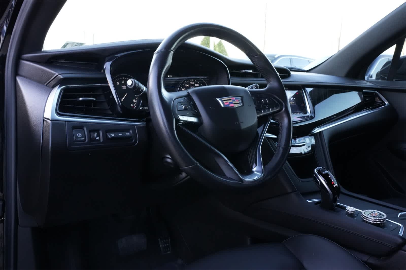 Thumbnail: 2022 Cadillac XT6 - 16