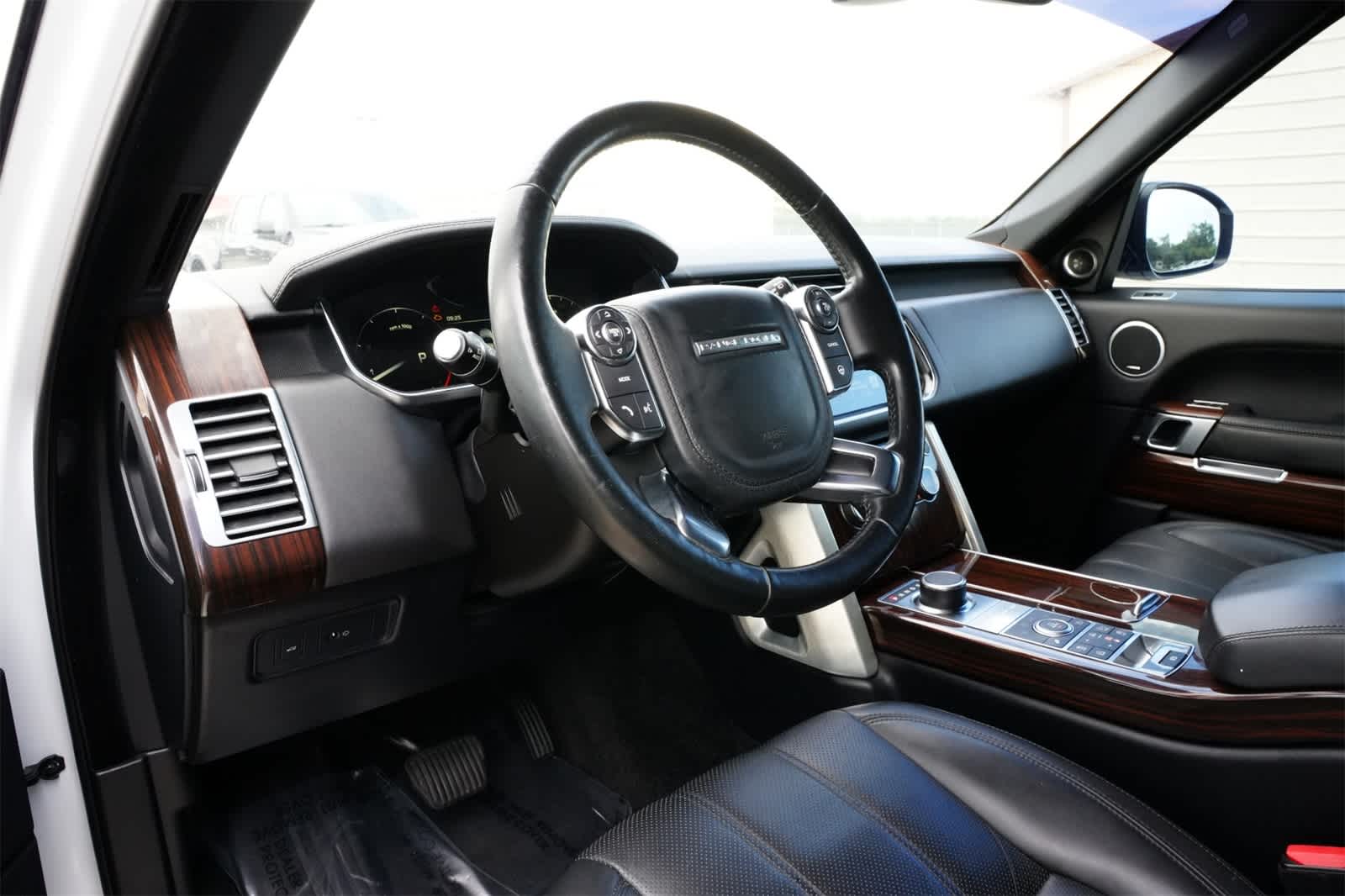 Thumbnail: 2016 Land Rover Range Rover - 15