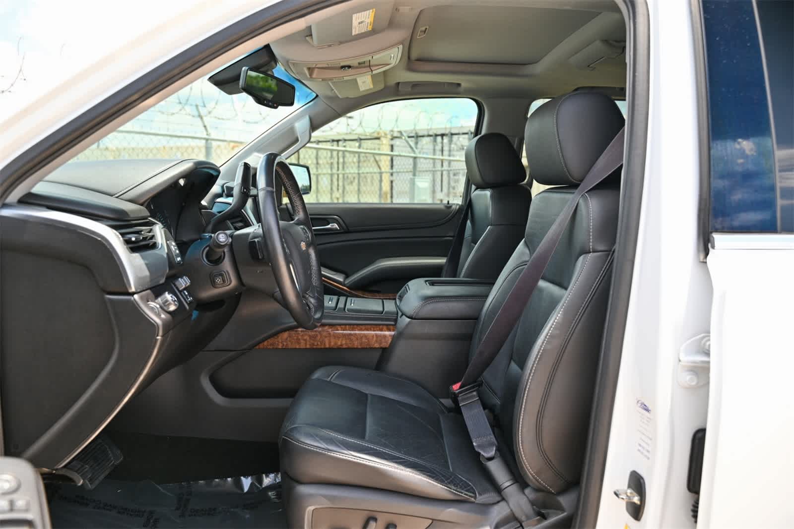 2016 Chevrolet Suburban LTZ 17