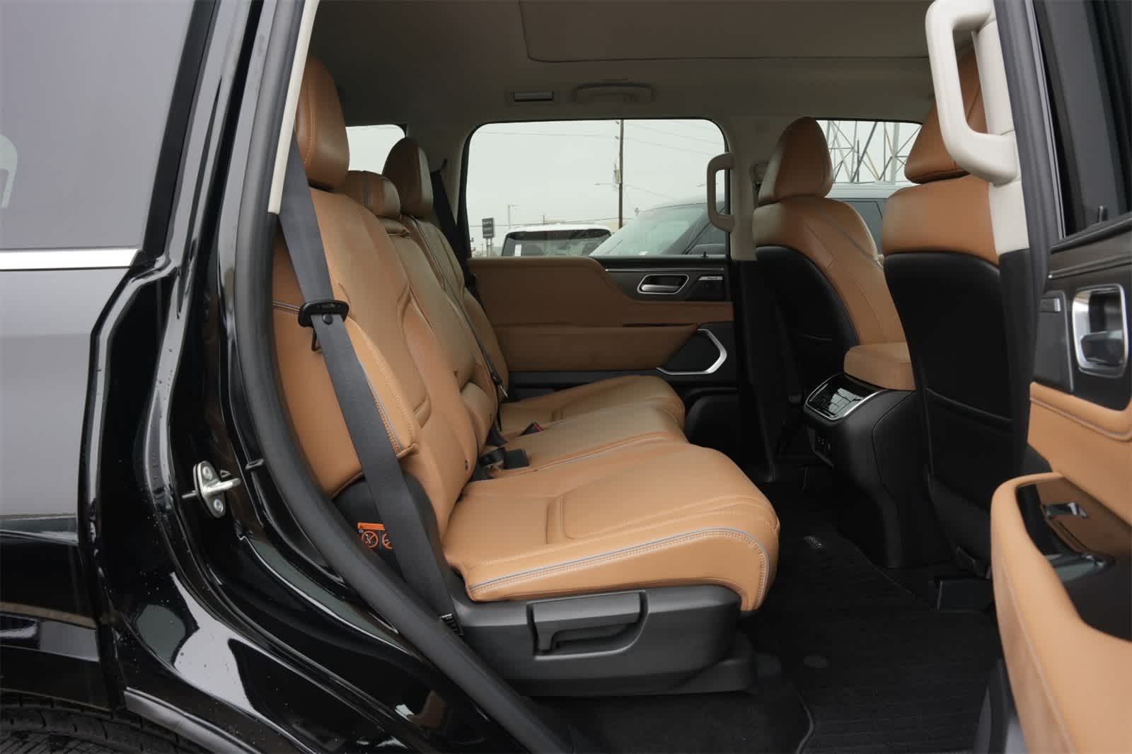 Thumbnail: 2025 INFINITI QX80 - 21