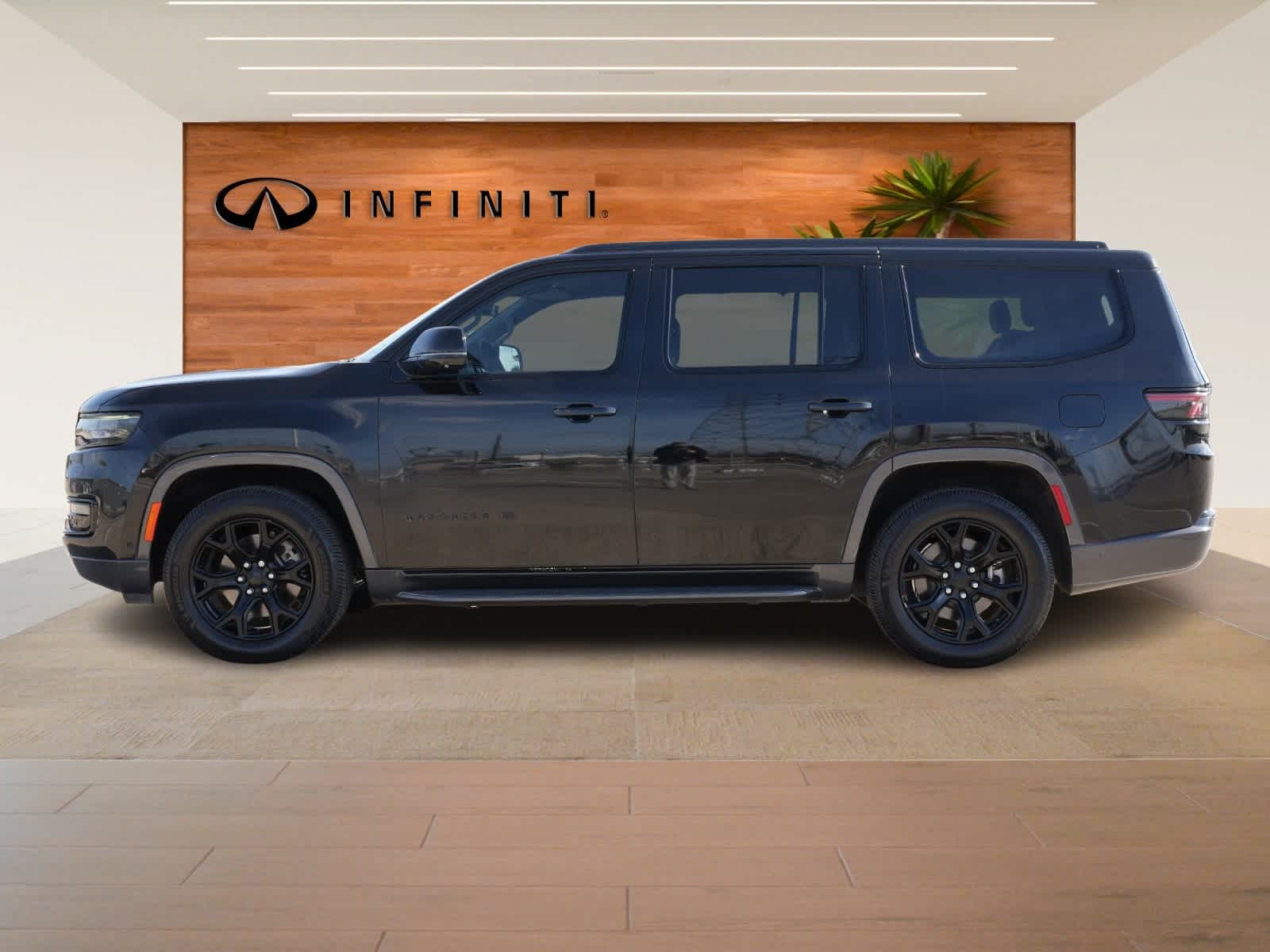 Thumbnail: 2022 Jeep Wagoneer - 4