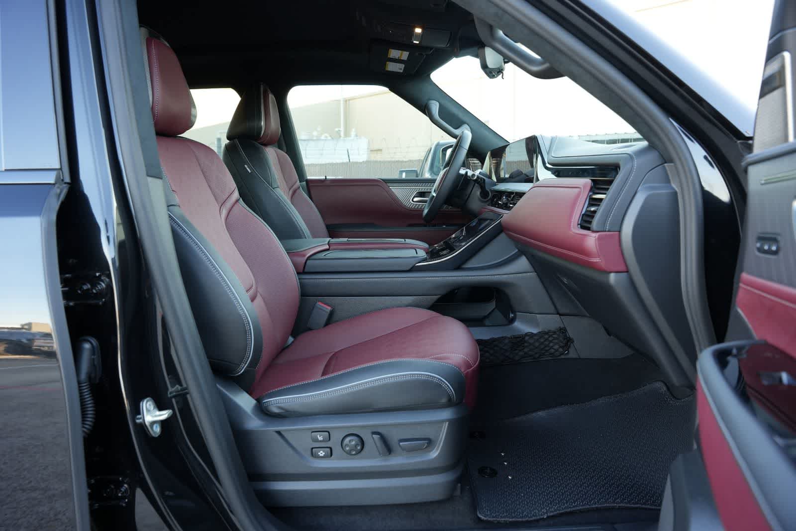 Thumbnail: 2026 INFINITI QX80 - 22