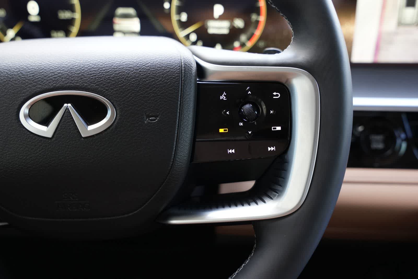 Thumbnail: 2026 INFINITI QX80 - 11