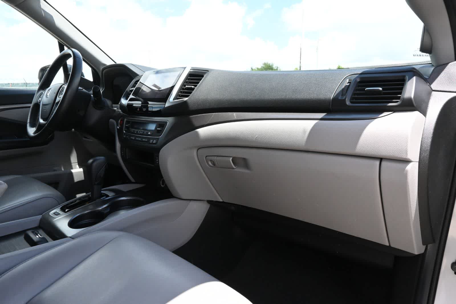 Thumbnail: 2018 Honda Pilot - 23