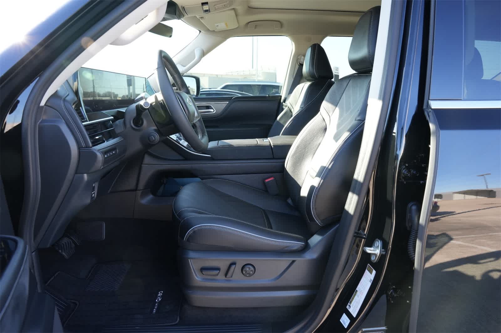 2025 INFINITI QX80 Luxe 18