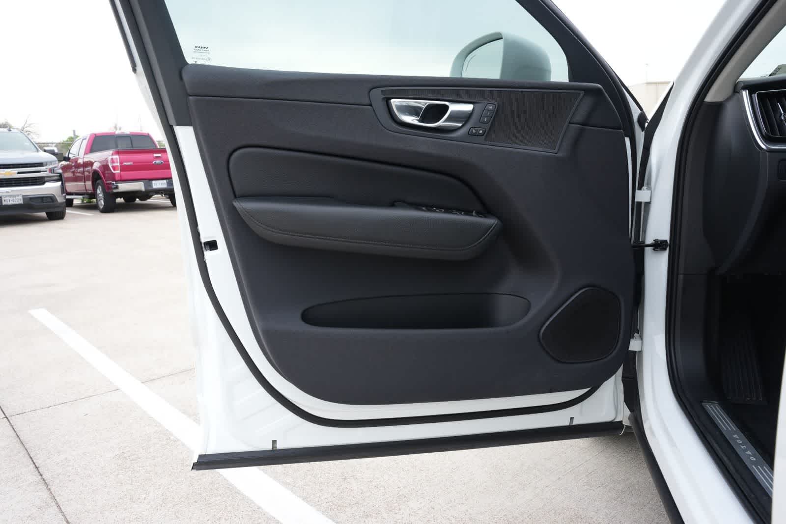 Thumbnail: 2018 Volvo XC60 - 18