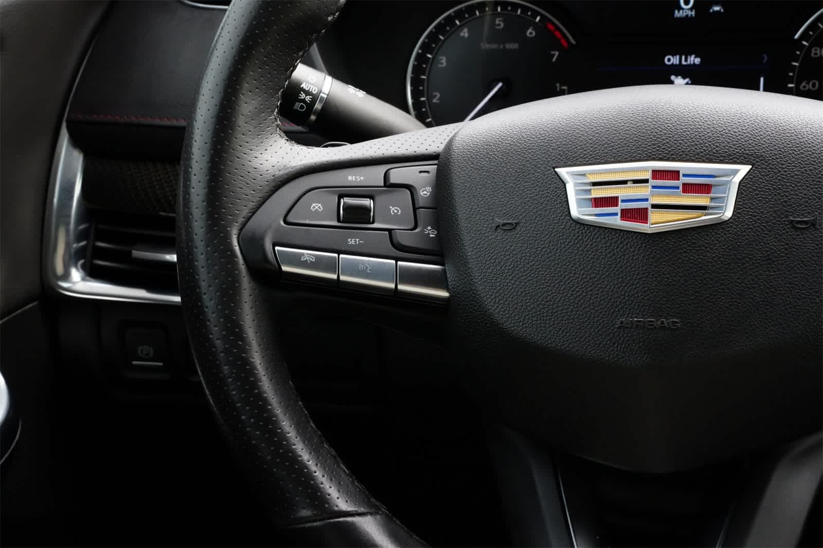 Thumbnail: 2022 Cadillac XT4 - 10