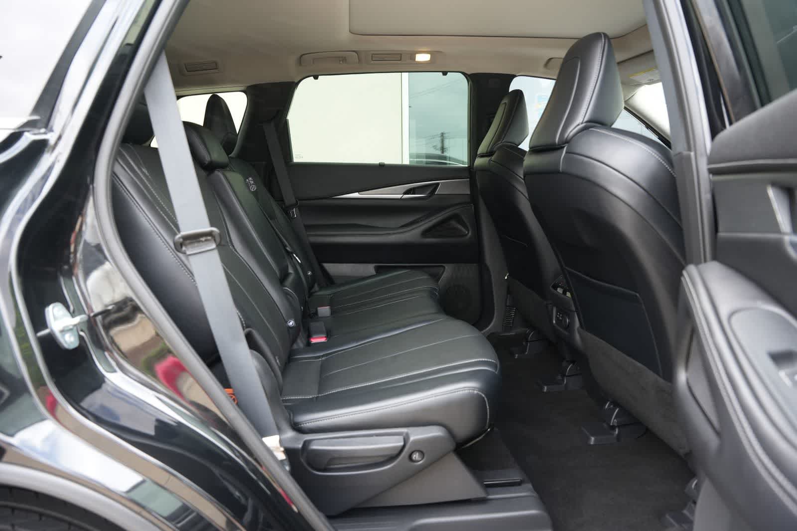 Thumbnail: 2023 INFINITI QX60 - 21