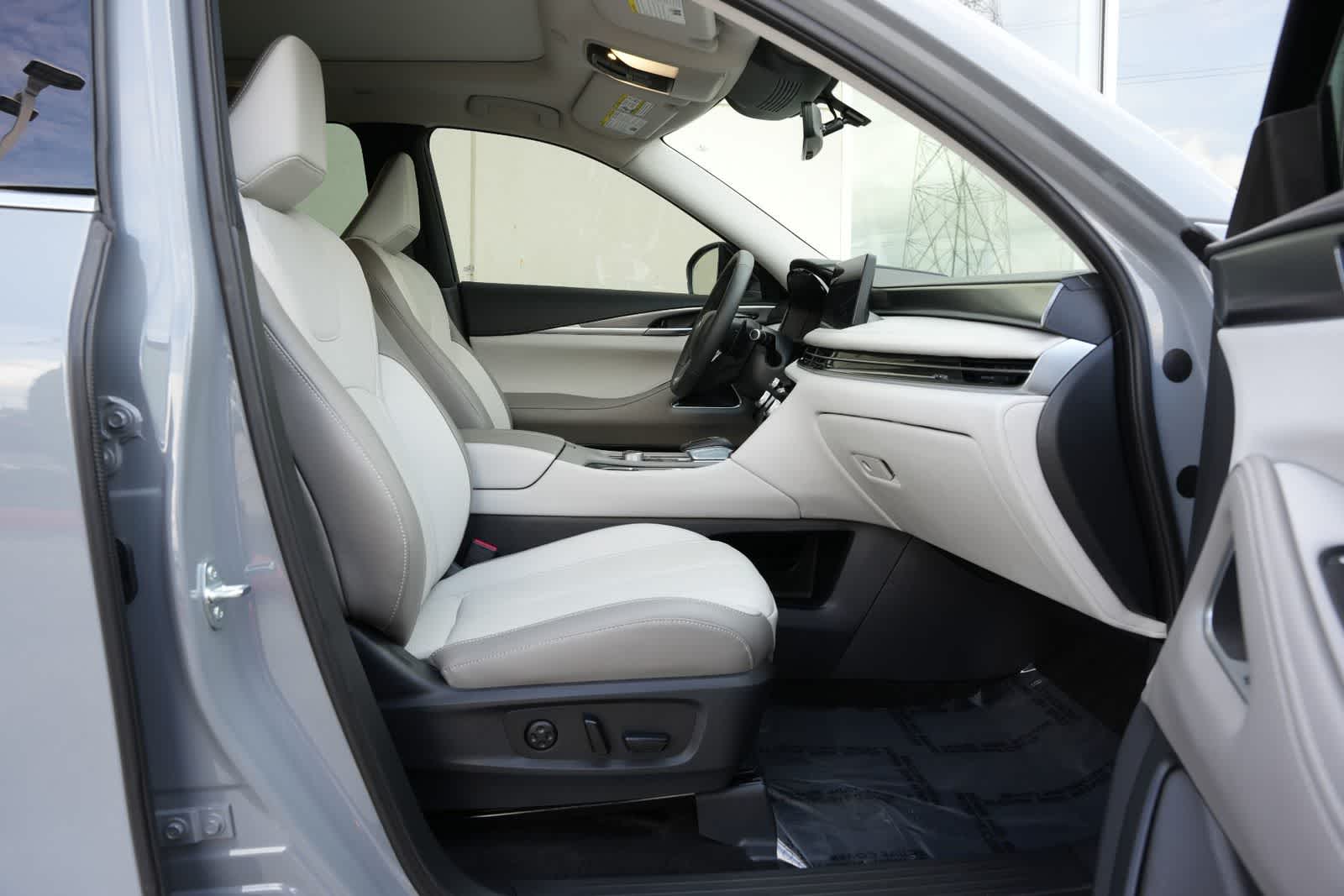 Thumbnail: 2026 INFINITI QX60 - 23