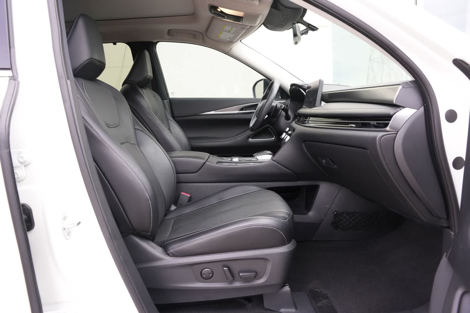 Thumbnail: 2023 INFINITI QX60 - 24