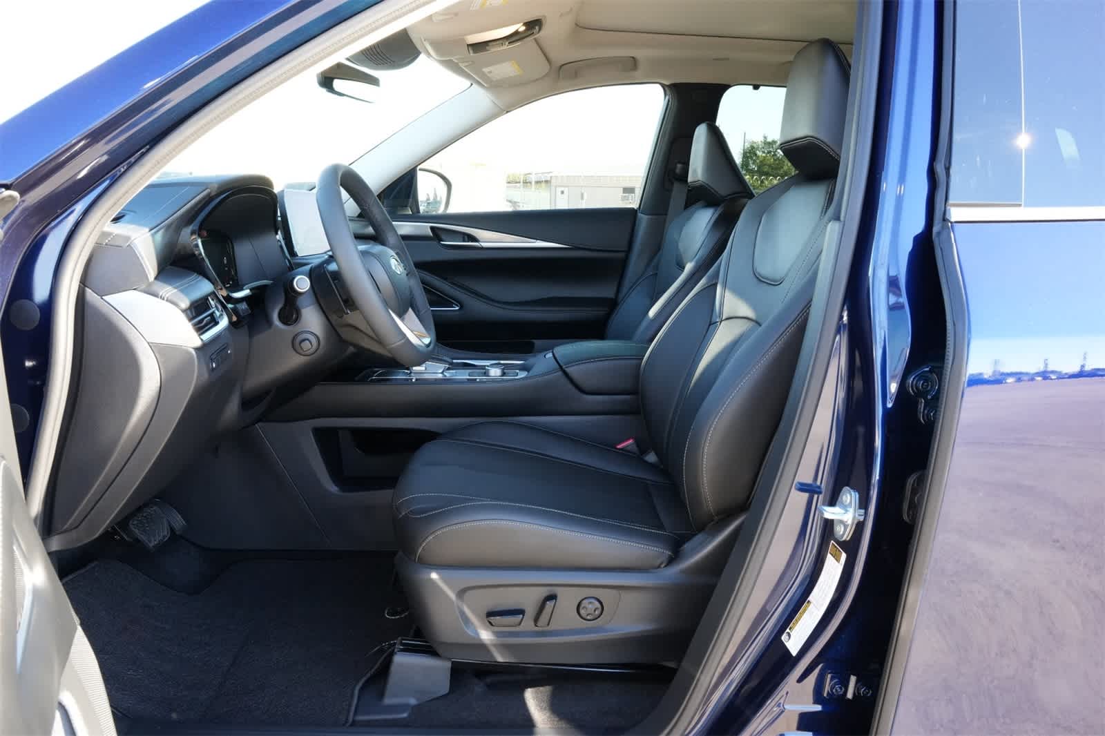 Thumbnail: 2026 INFINITI QX60 - 16