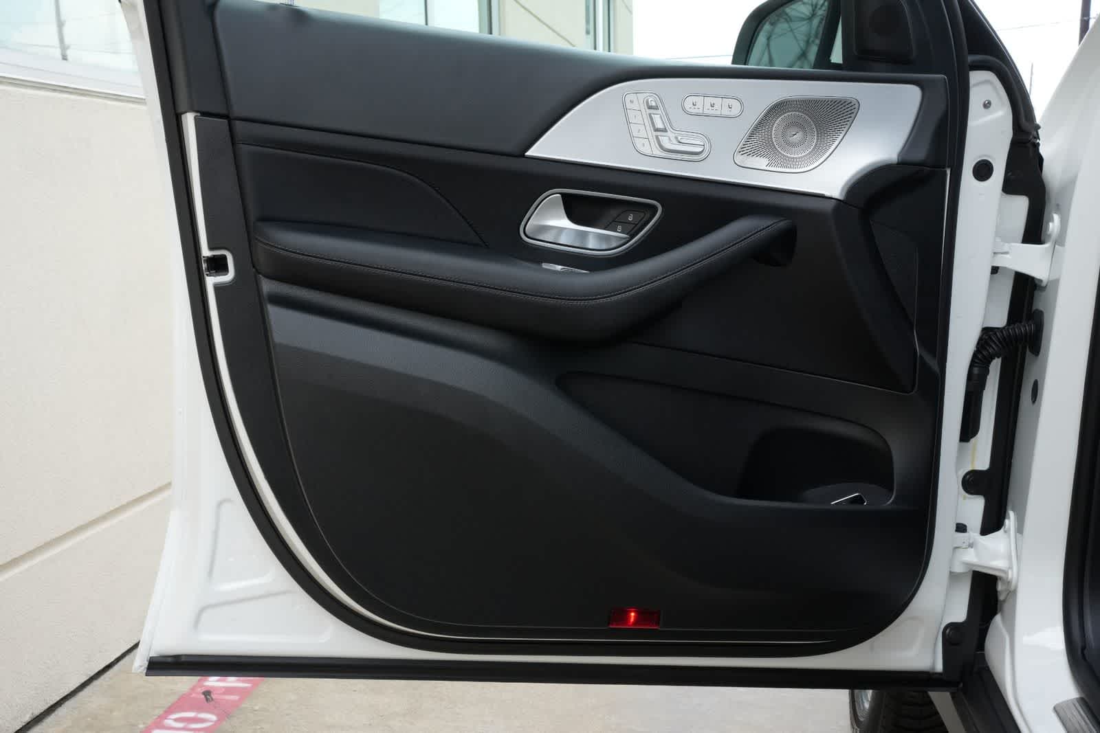 Thumbnail: 2025 Mercedes-Benz GLE - 17