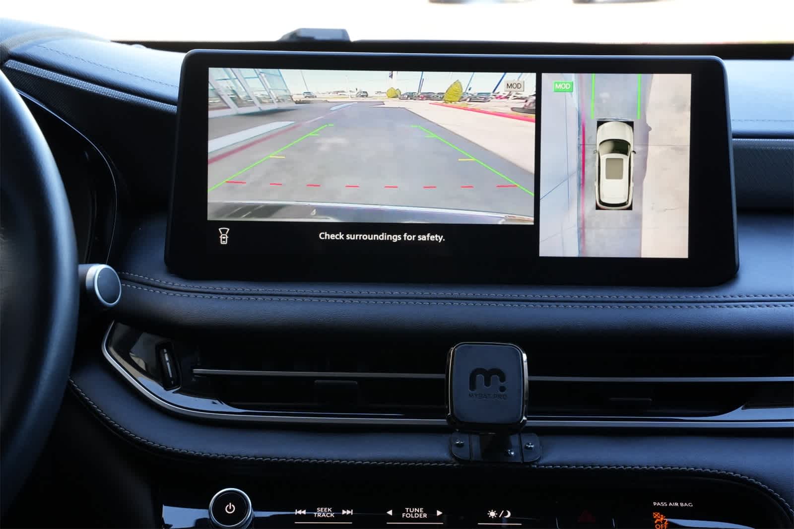 Thumbnail: 2023 INFINITI QX60 - 14