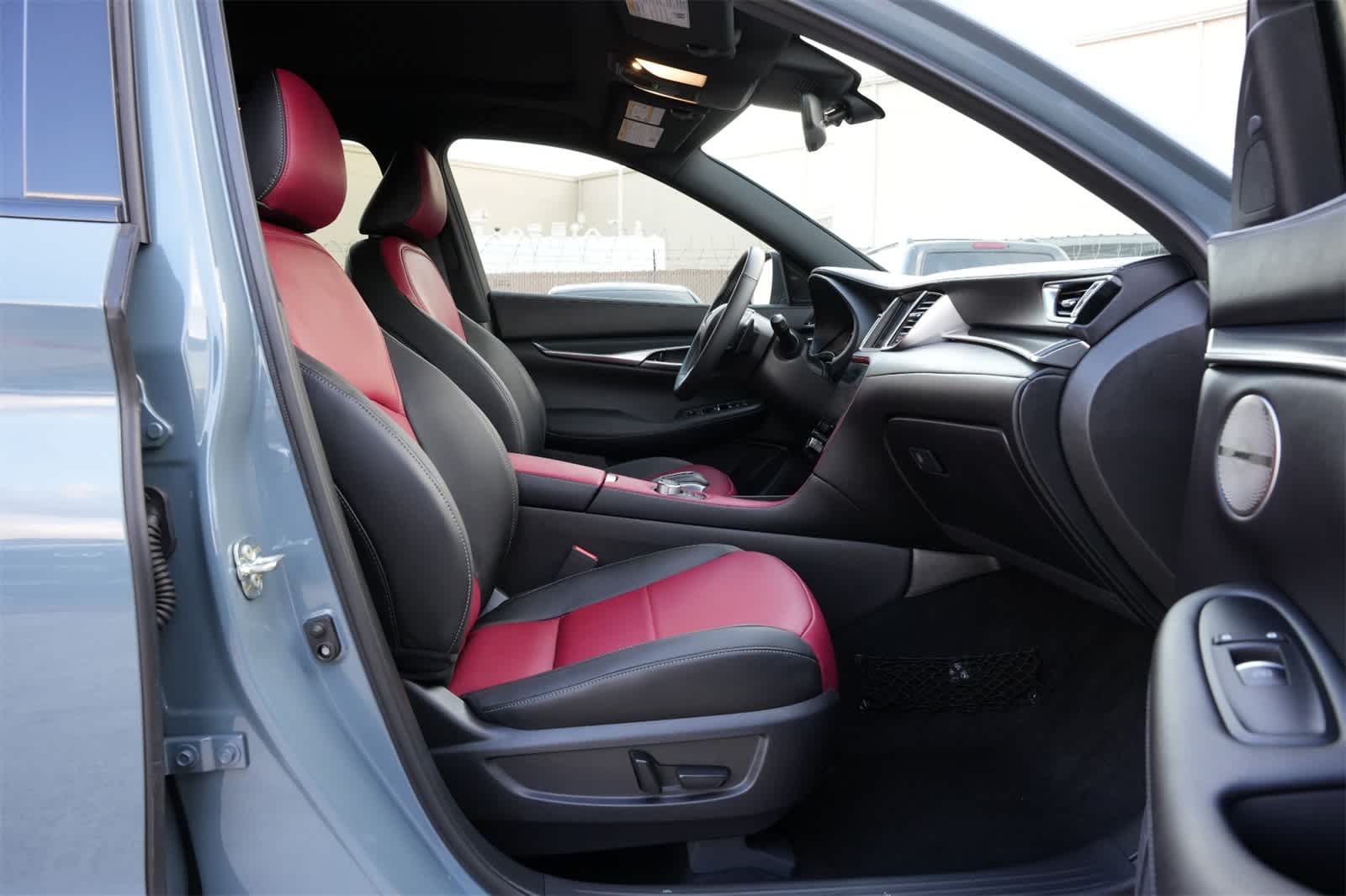 Thumbnail: 2025 INFINITI QX50 - 20