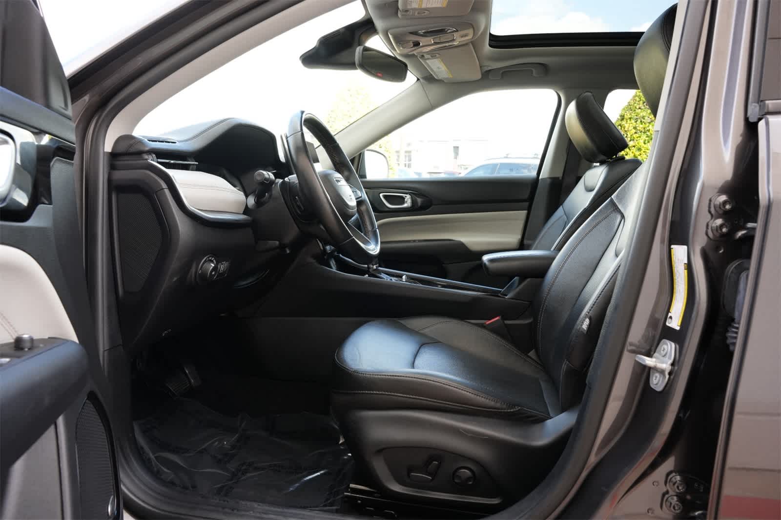 Thumbnail: 2022 Jeep Compass - 17