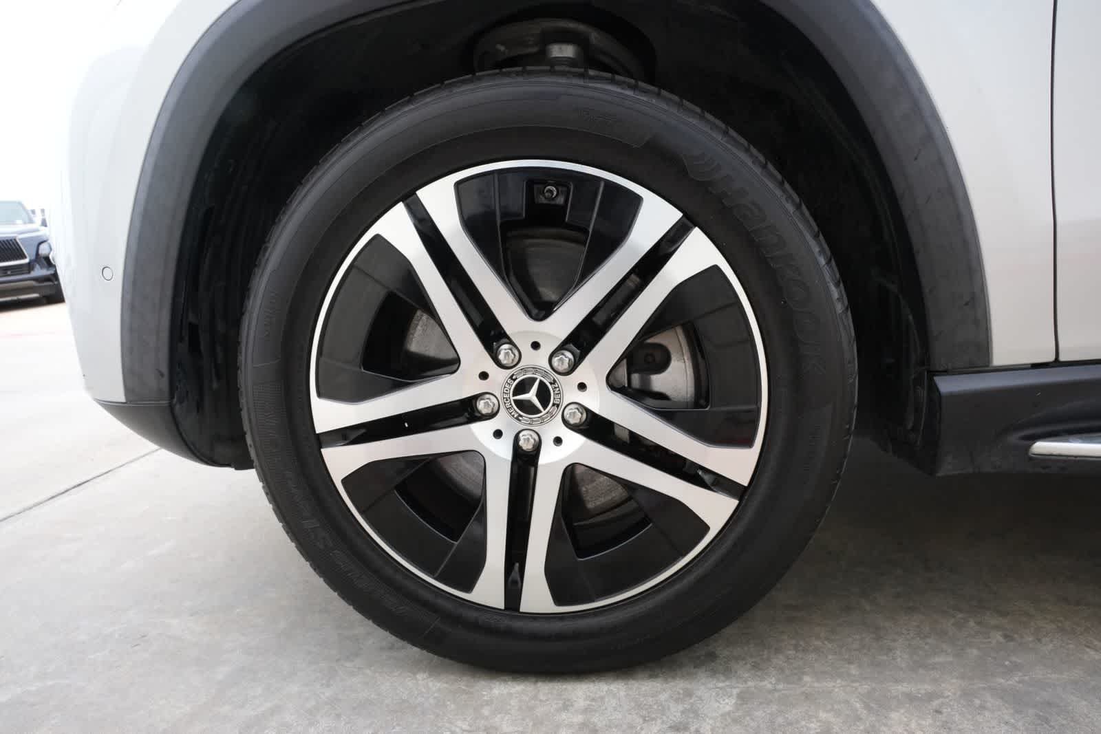 Thumbnail: 2021 Mercedes-Benz GLS - 24