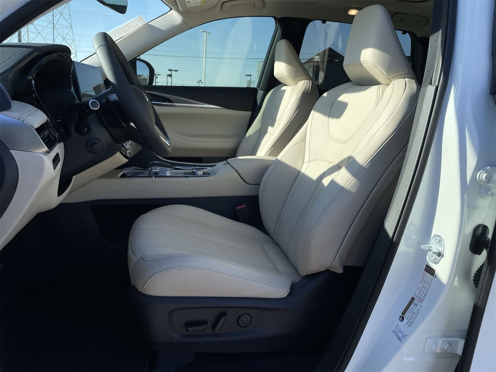 Thumbnail: 2025 INFINITI QX60 - 17