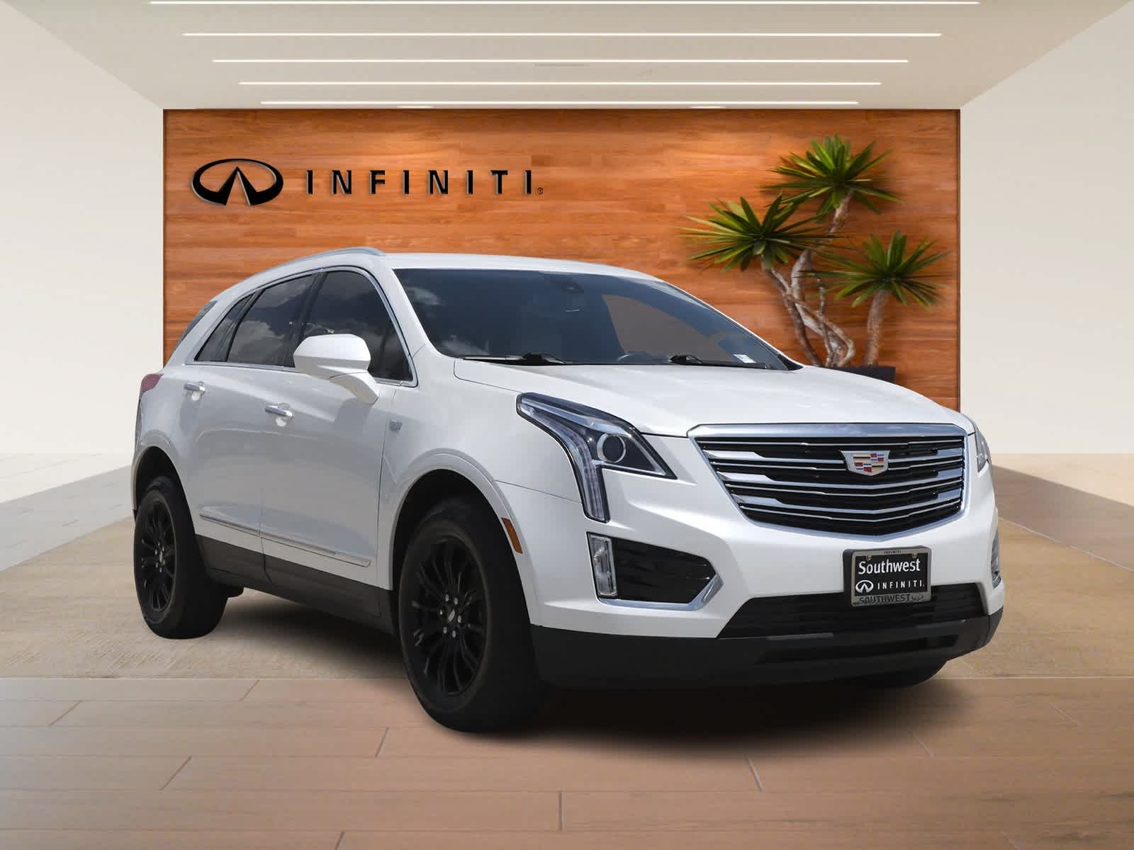 Thumbnail: 2017 Cadillac XT5 - 3