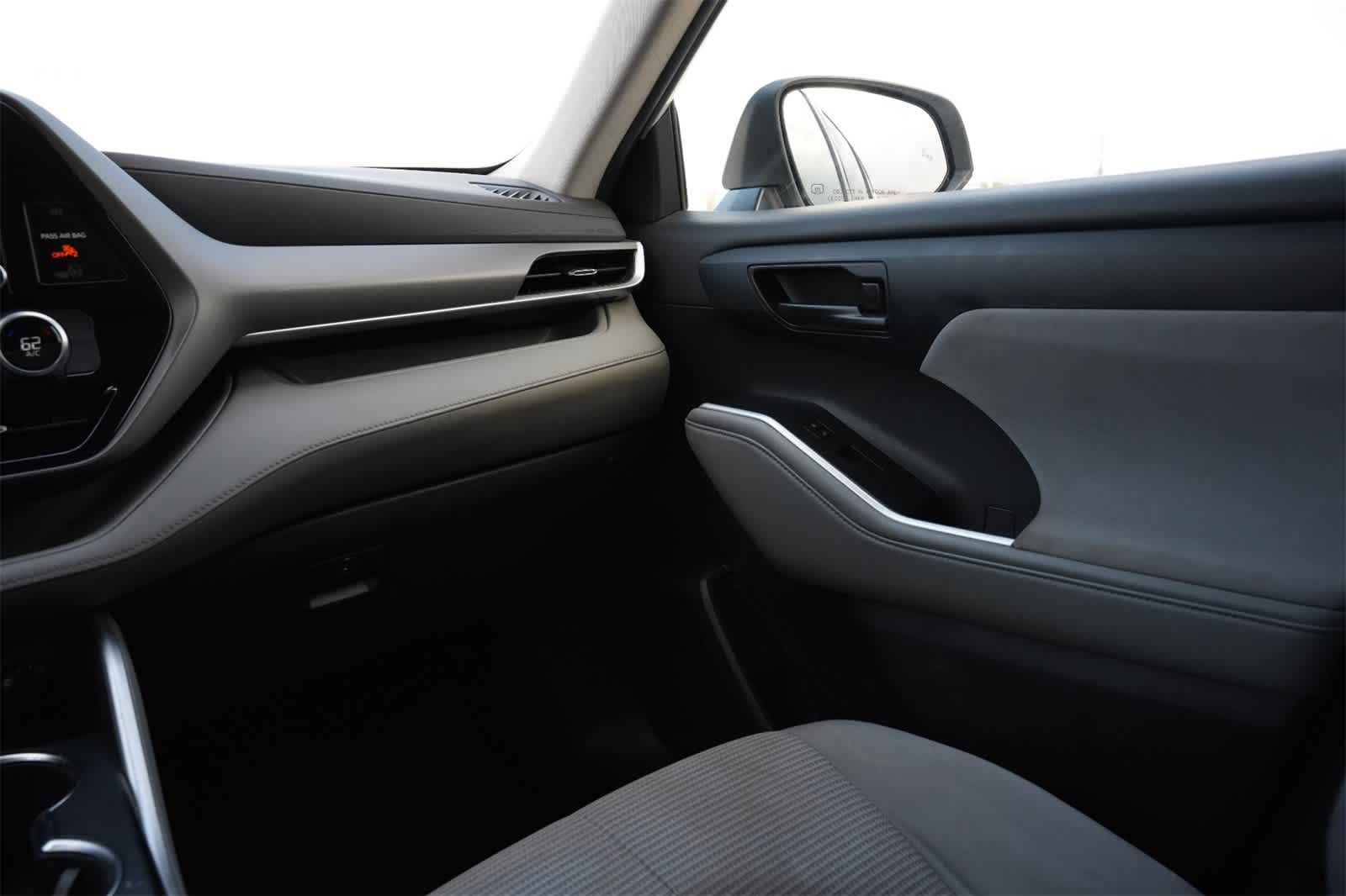 Thumbnail: 2022 Toyota Highlander - 8