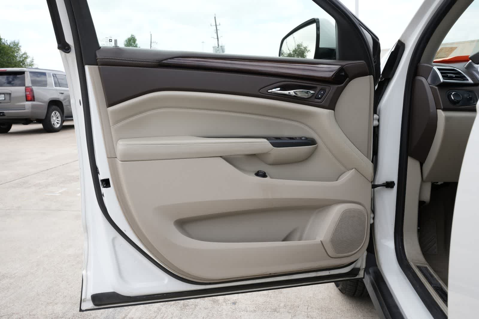Thumbnail: 2015 Cadillac SRX - 18