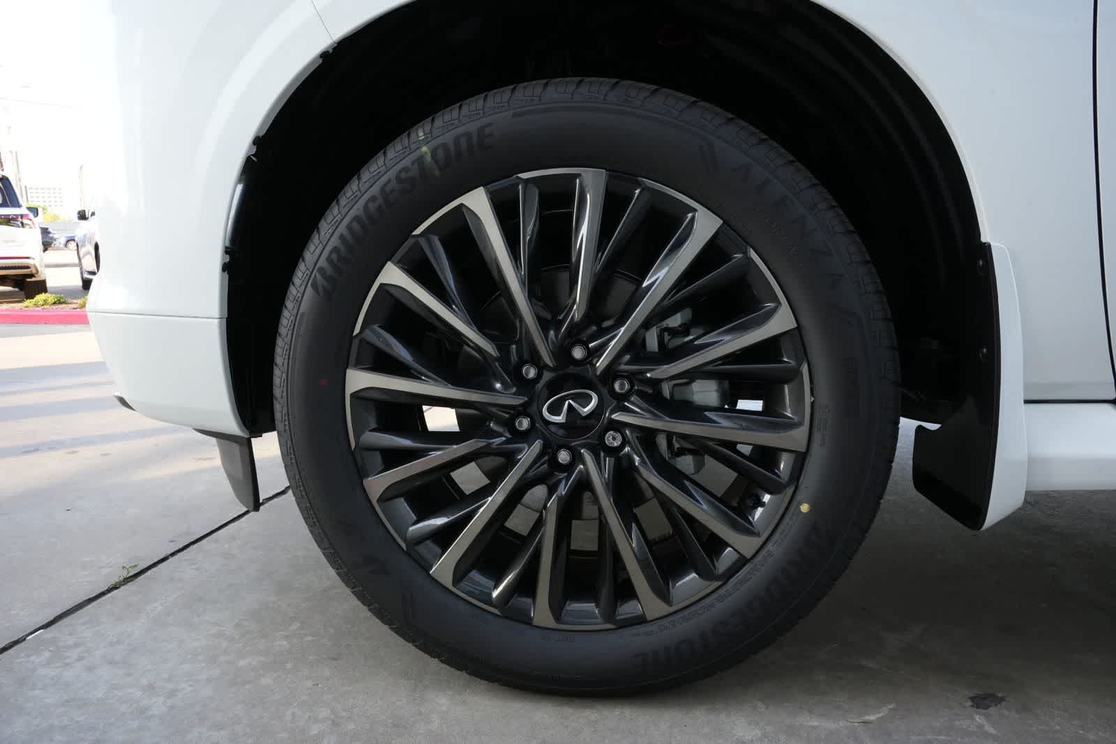 Thumbnail: 2026 INFINITI QX80 - 26