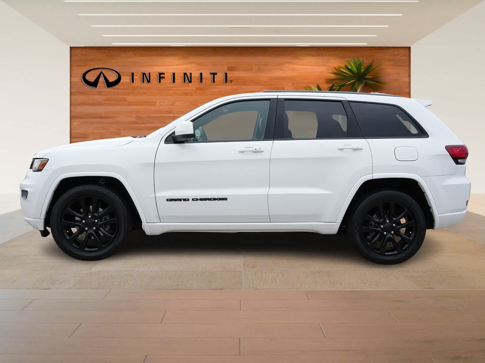 Thumbnail: 2017 Jeep Grand Cherokee - 4